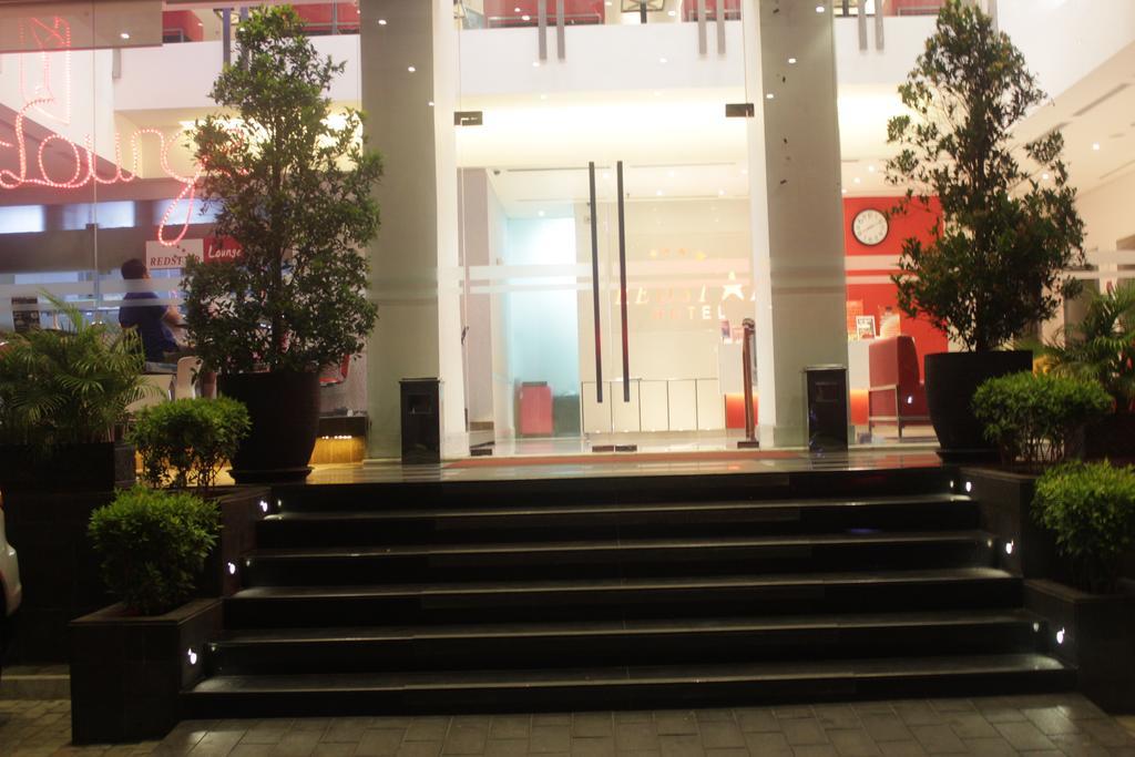 Redstar Hotel Джакарта Экстерьер фото