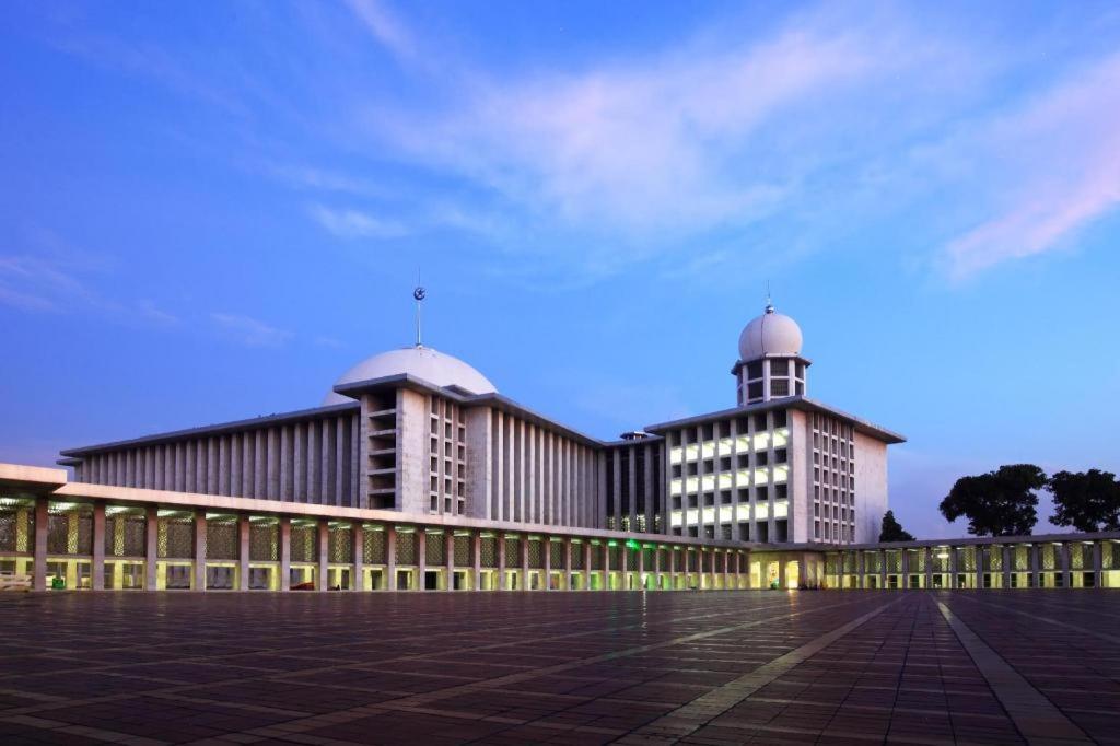 Redstar Hotel Джакарта Экстерьер фото