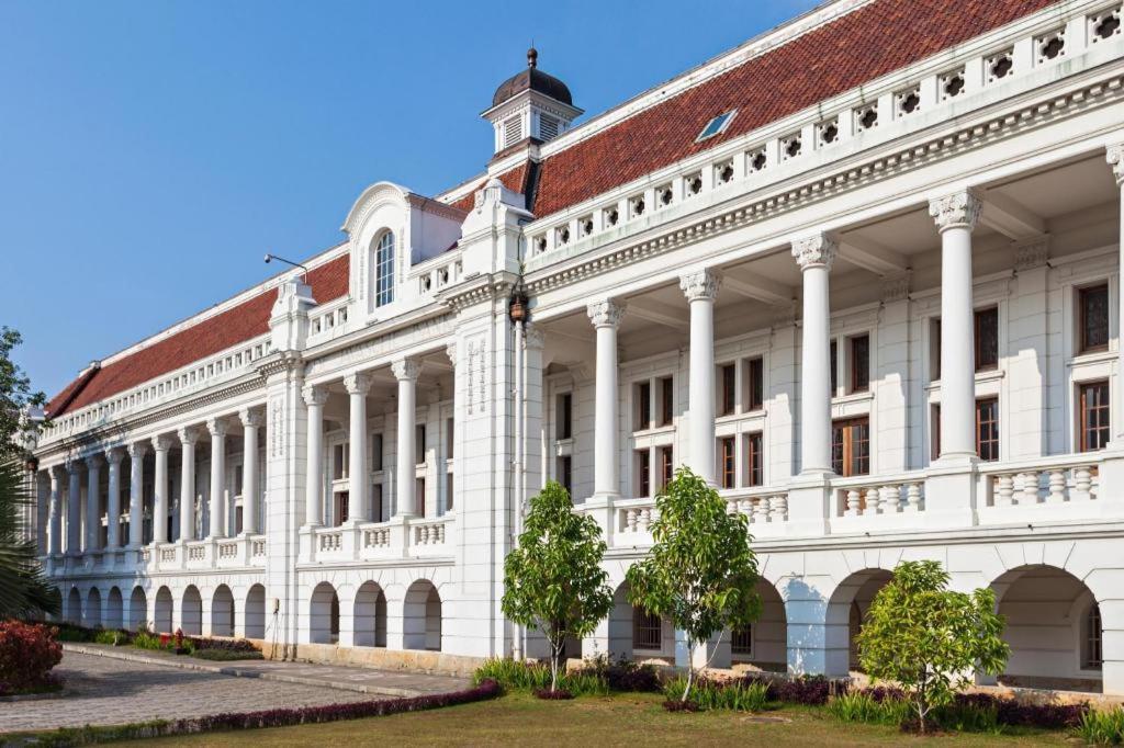 Redstar Hotel Джакарта Экстерьер фото
