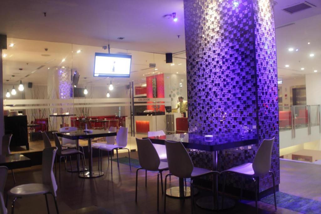 Redstar Hotel Джакарта Экстерьер фото