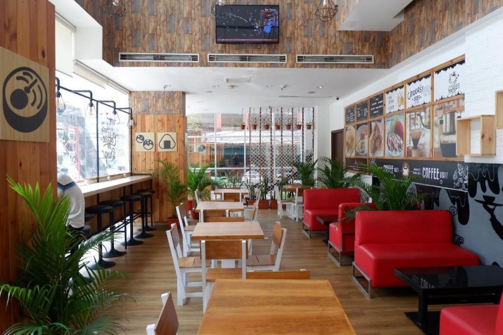 Redstar Hotel Джакарта Экстерьер фото