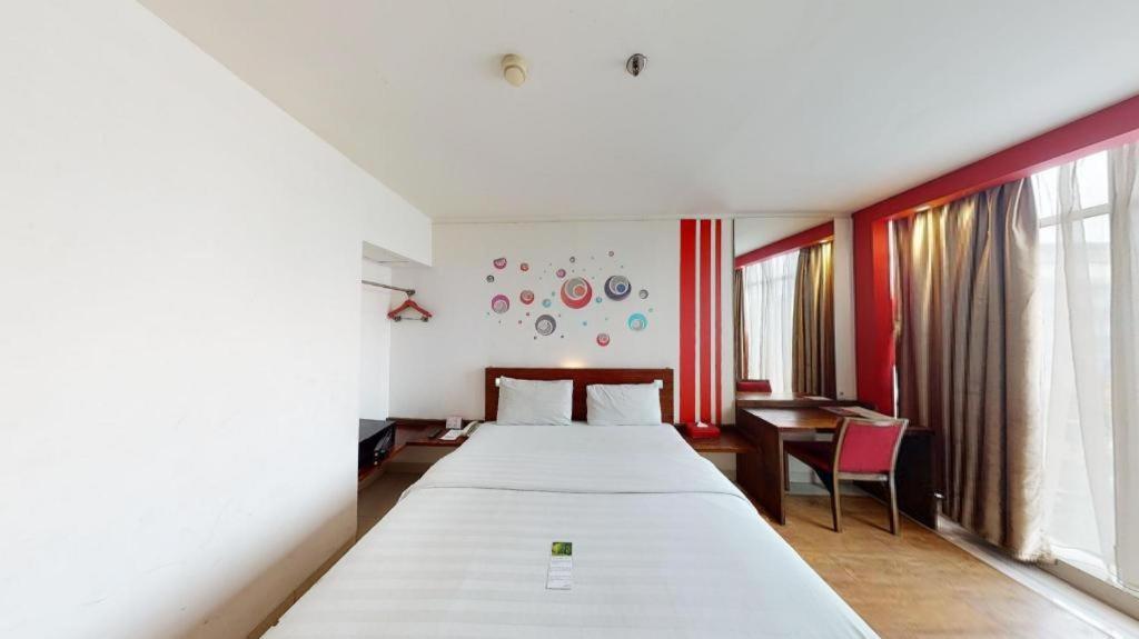 Redstar Hotel Джакарта Экстерьер фото