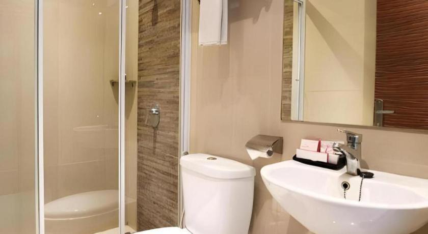 Redstar Hotel Джакарта Экстерьер фото