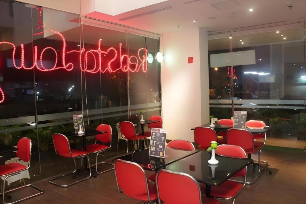 Redstar Hotel Джакарта Экстерьер фото